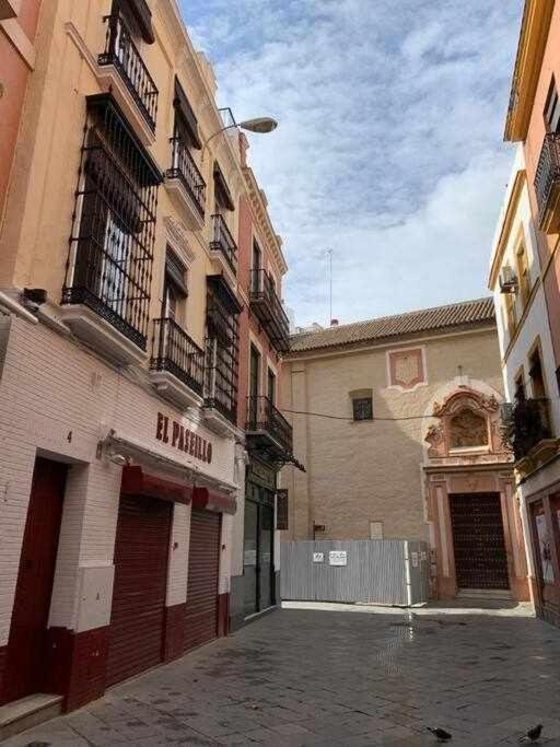 Casa palacio siglo XVIII en centro histórico de Sevilla. Exterior foto